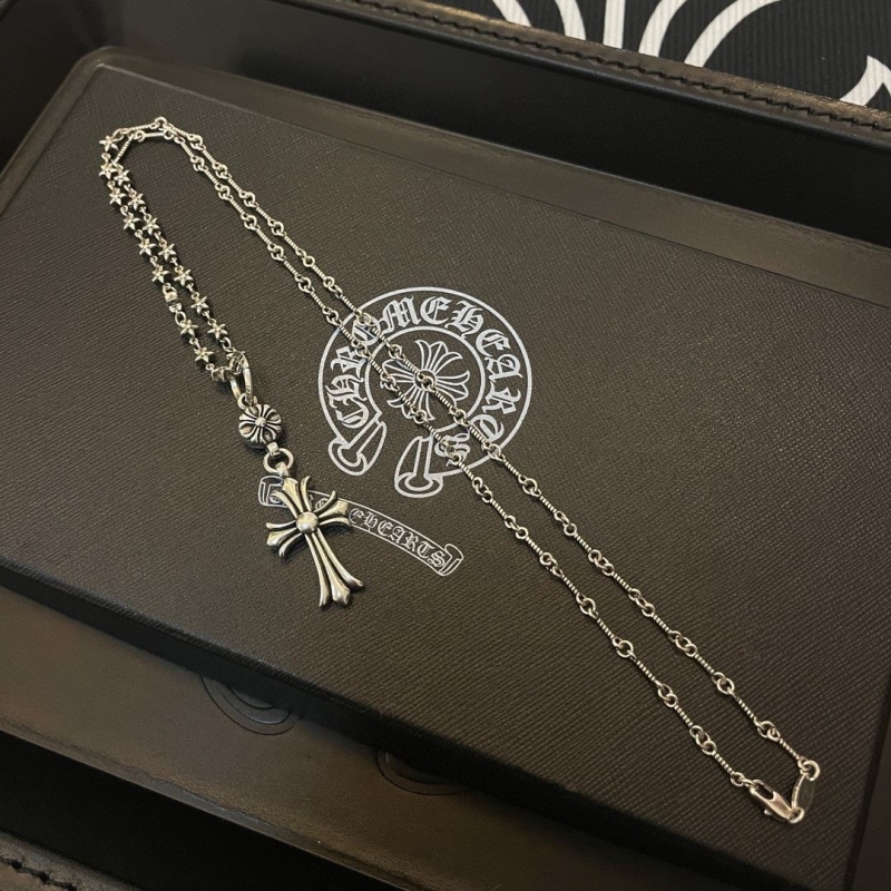 Ch**me He**ts necklaces